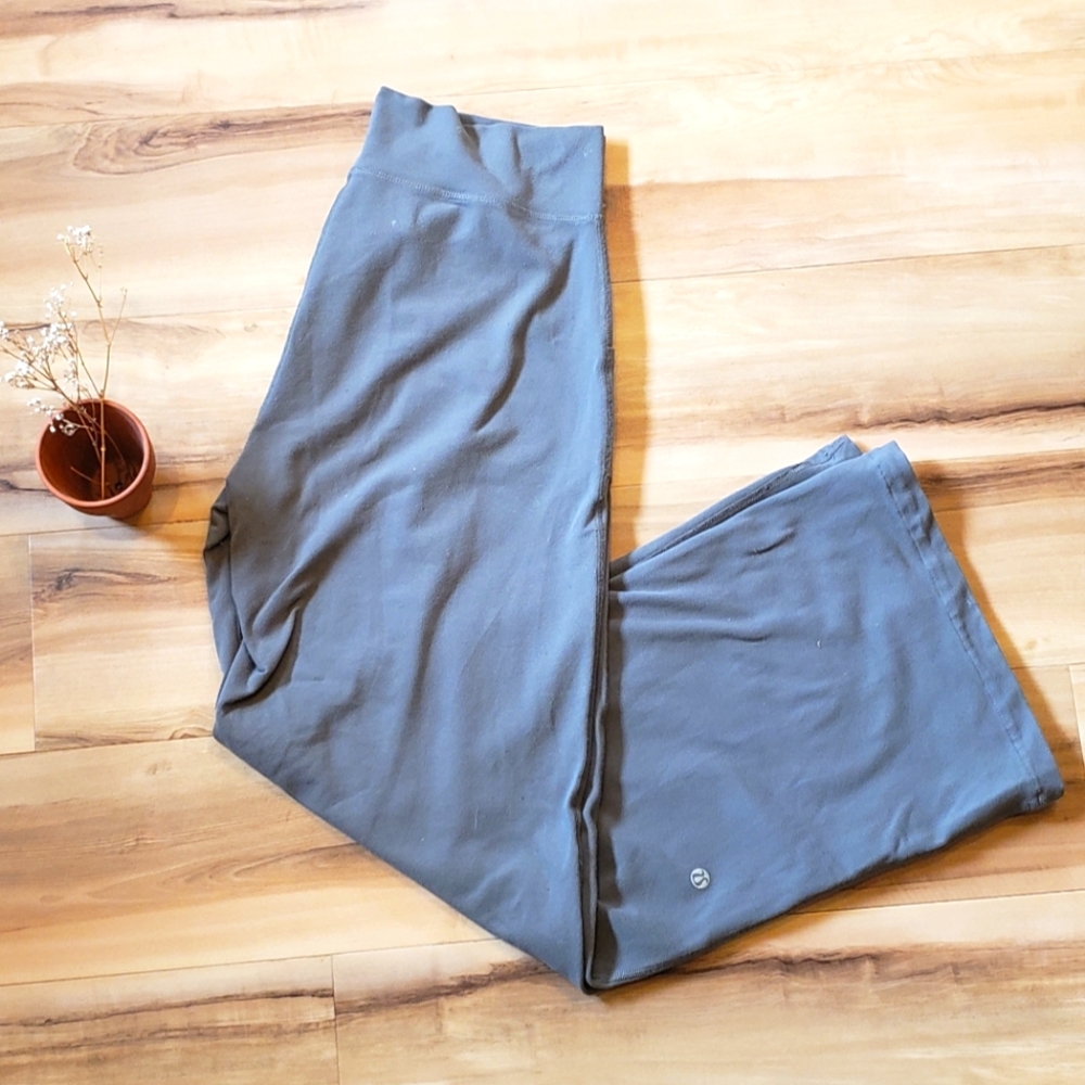 Wide leg cropped Lululemon pants sz 8